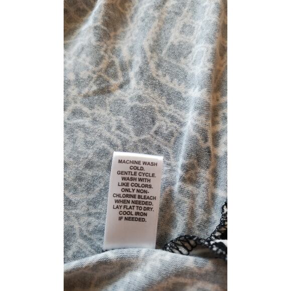 Cato Black/Tan Plus size 22/24 Stretch Tunic Blouse with Neckline Hem Detail - Picture 9 of 13